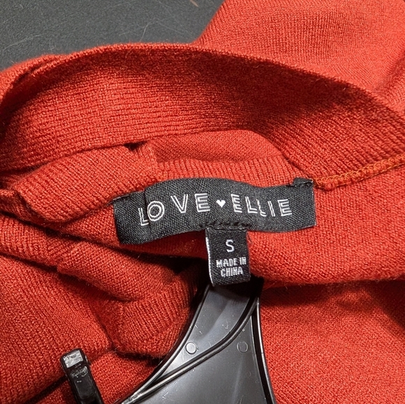 Love Ellie Women's Orange V-Neck Sweater with Cross Back Detail Size Small NWOT - Picture 3 of 7